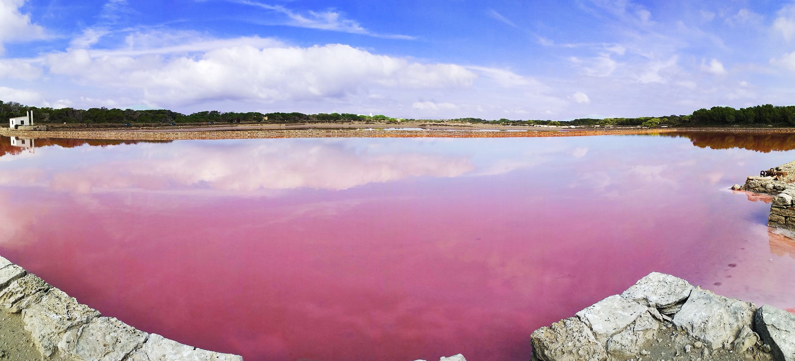 Solná pole Ses Salines hrají všemi barvami