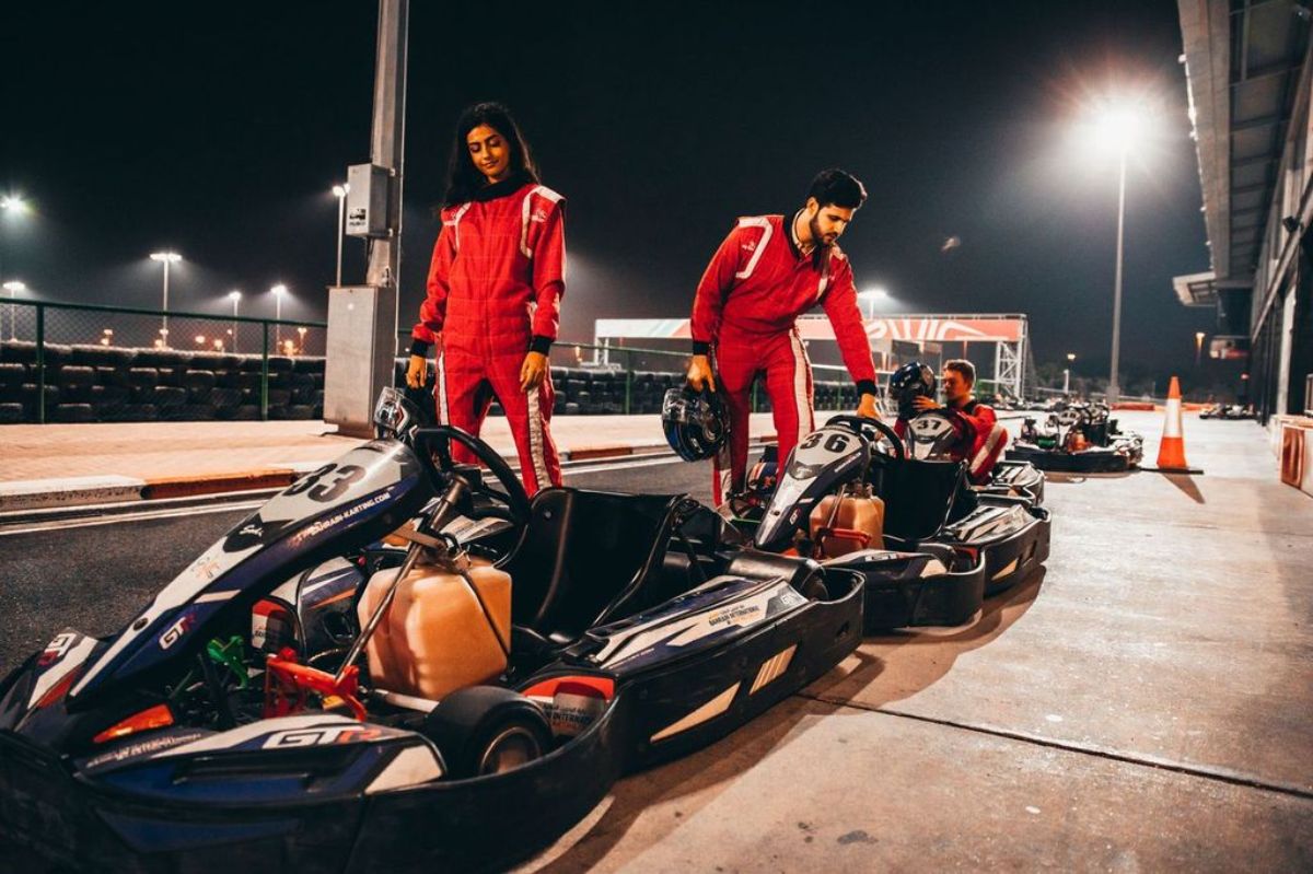 Jízda v motokárách na Bahrajnu