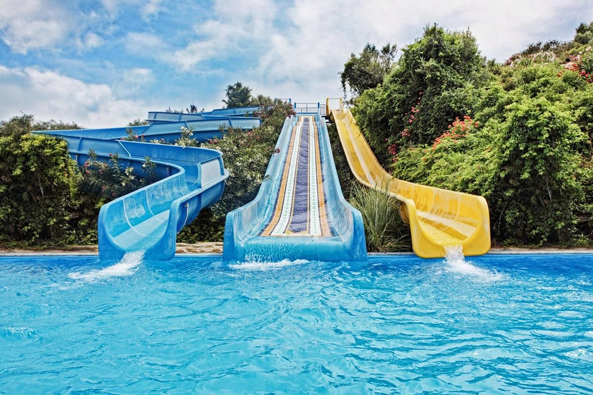 Bazén se skluzavkami