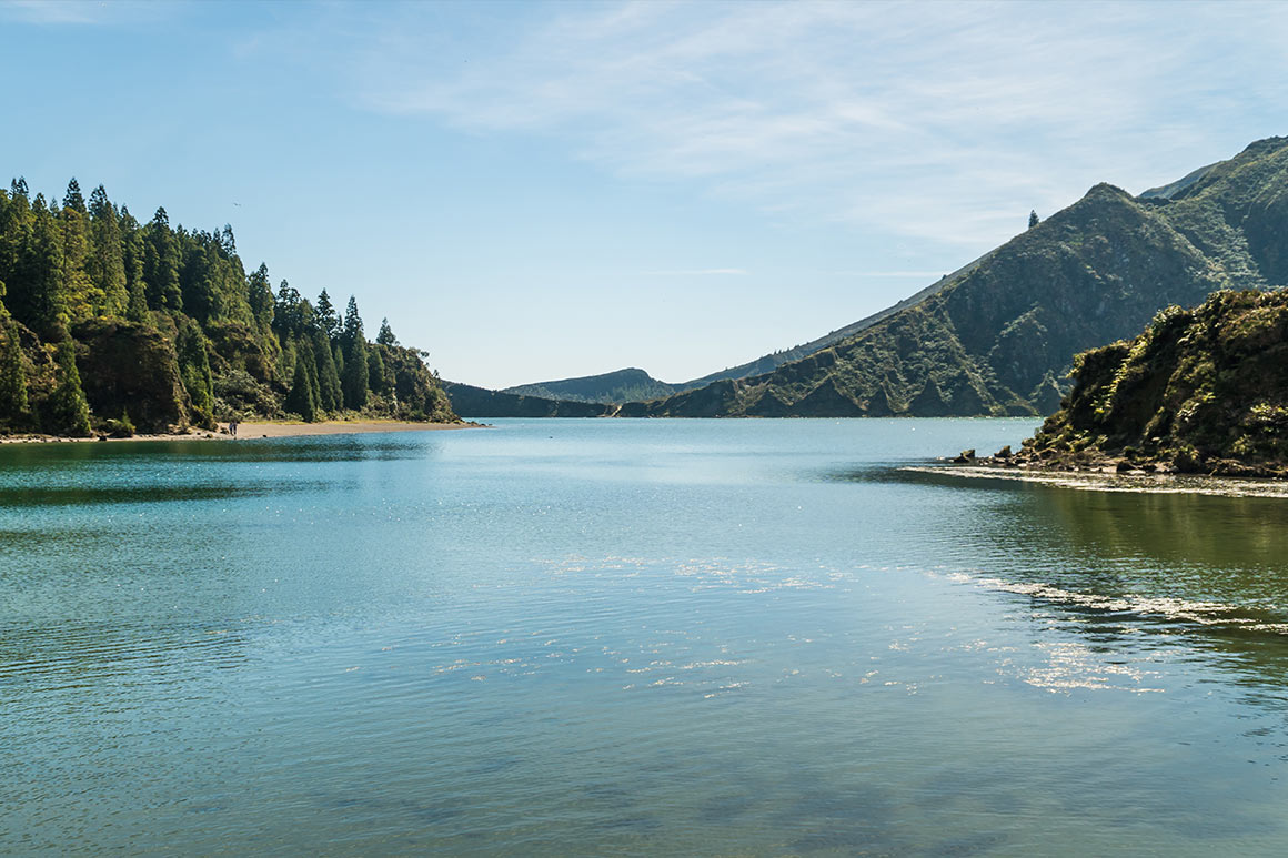 Jezero Fogo ve vulkánu Água de Pau