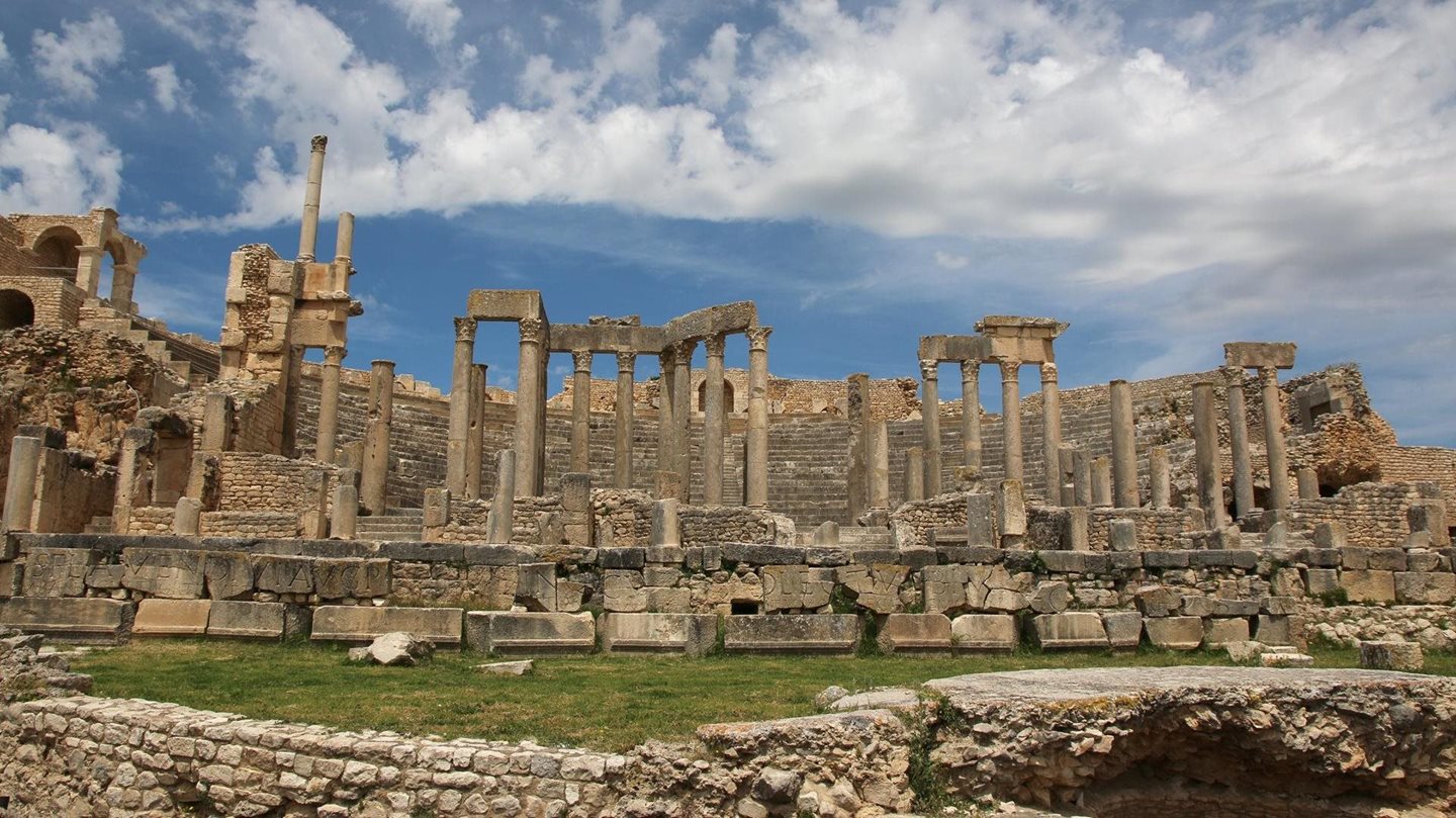 Římské divadlo v lokalitě Dougga