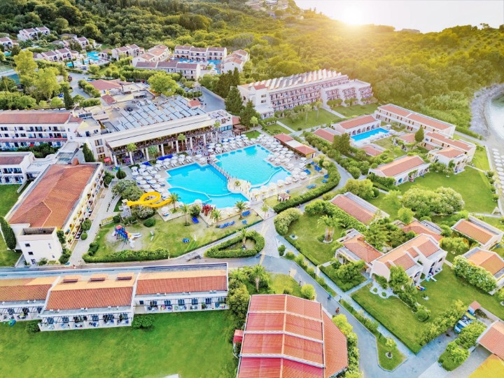 Roda Beach Resort & SPA *****