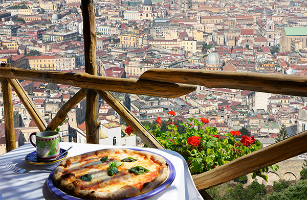 Pizza s výhledem na Neapol