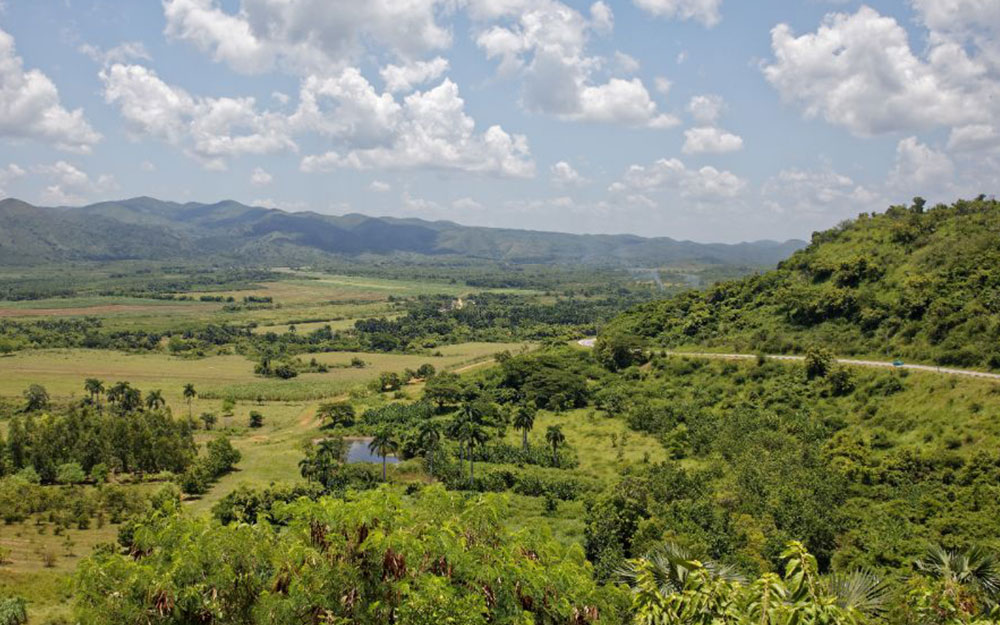 Celkový pohled na kubánské údolí Los Ingenios