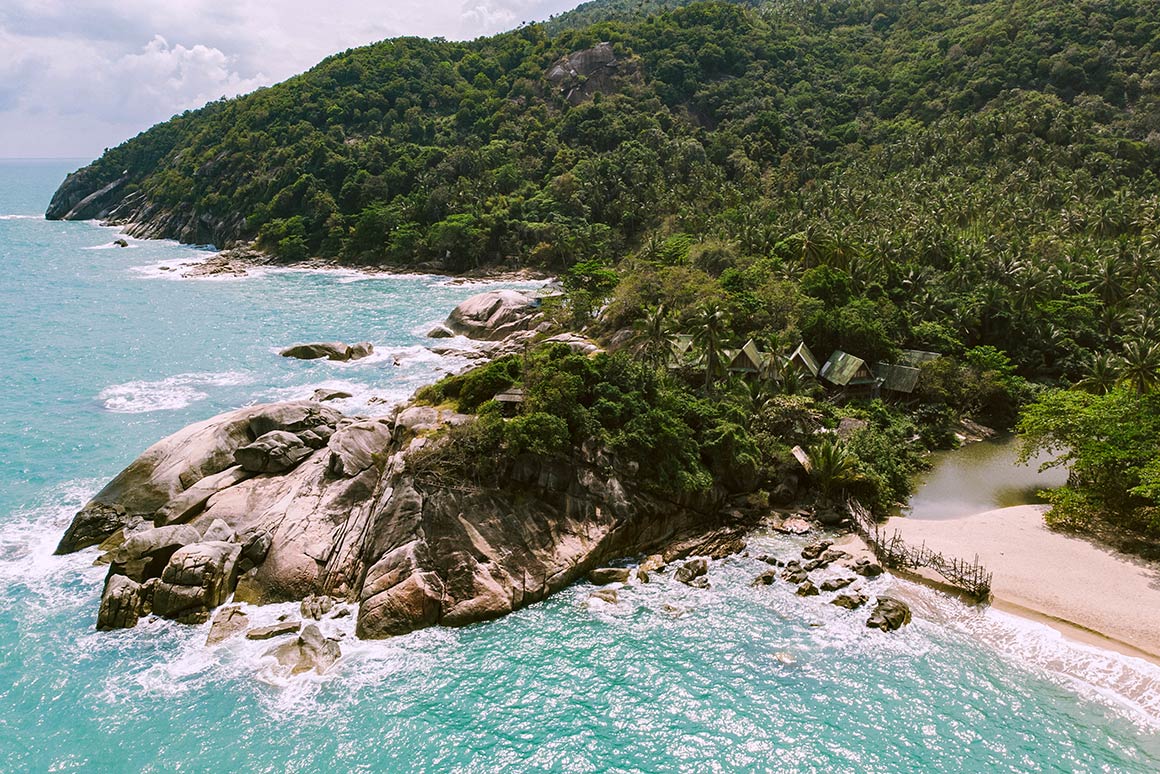 Pobřeží ostrova Ko Pha Ngan v národním parku Than Sadet