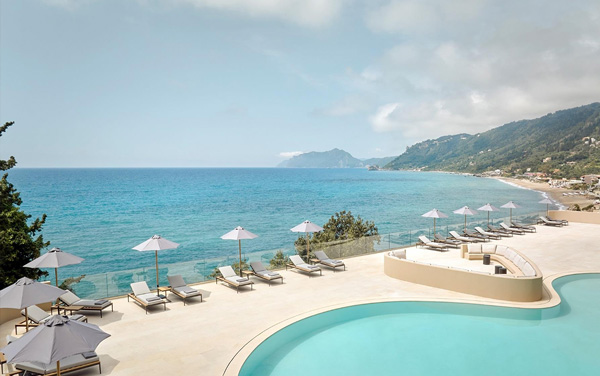 Bazén s výhledem na moře